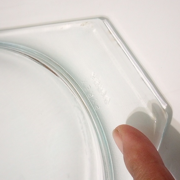 PYREX Cinderella ❄️Snowflake ❄️ Oval Divided Casserole Dish with Lid - Picture 7 of 16